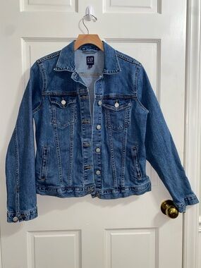 GAP Women’s Large Blue Denim Trucker Jean Jacket